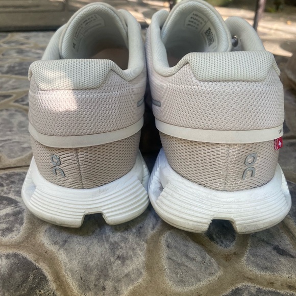 On Cloud 5 Womans Sneakers. - Picture 4 of 12